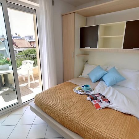Residence Il Tulipano Риччоне Екстер'єр фото